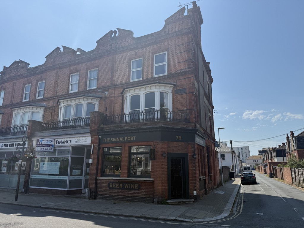 Lot: 37 - TWO-BEDROOM SPLIT-LEVEL FLAT FOR UPDATING WITH PARKING - External View of Front & side elevation of property